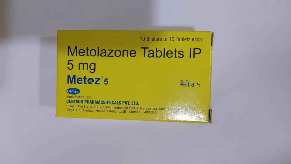 医生为患者解读厄达替尼不同规格的处方